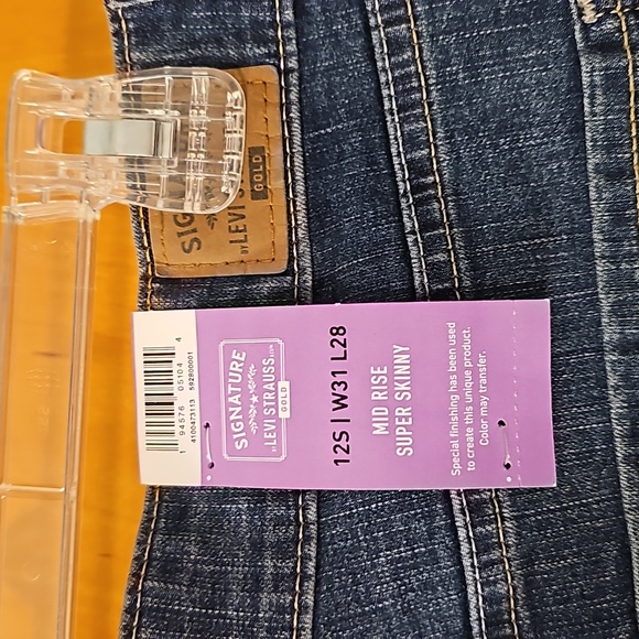 12S Signature Levi Strauss Mid Rise Super Skinny Jeans NWT - Picture 8 of 11